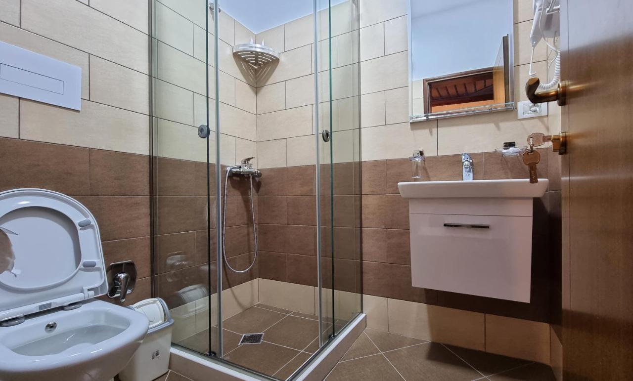Master Hotel Берат Екстериор снимка